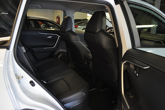 Toyota RAV4 13 of 14