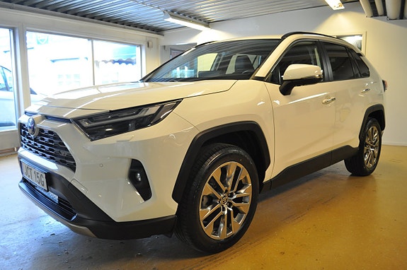 Toyota RAV4 2 of 14