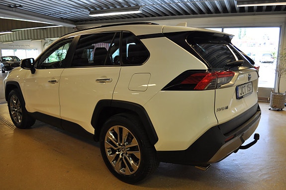 Toyota RAV4 4 of 14