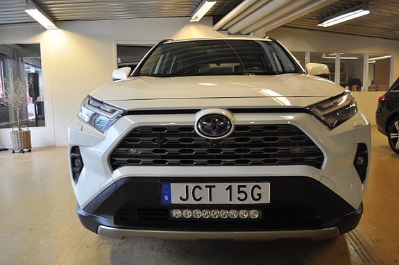 Toyota RAV4 8 of 14