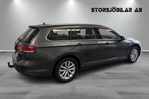 Volkswagen Passat 2 of 18