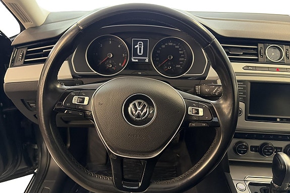 Volkswagen Passat 15 of 18