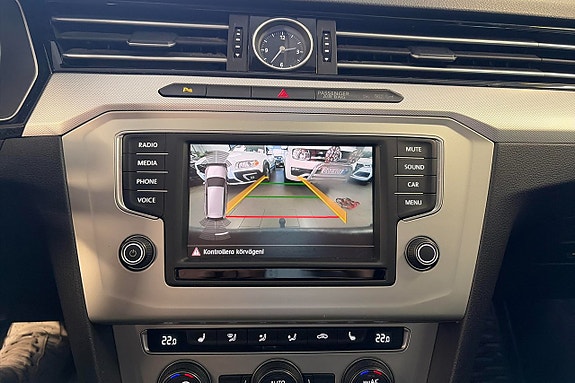 Volkswagen Passat 17 of 18