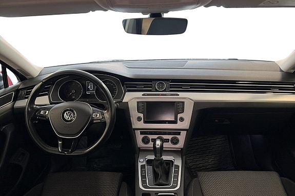 Volkswagen Passat 11 of 18