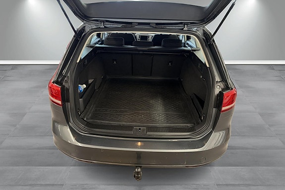 Volkswagen Passat 12 of 18