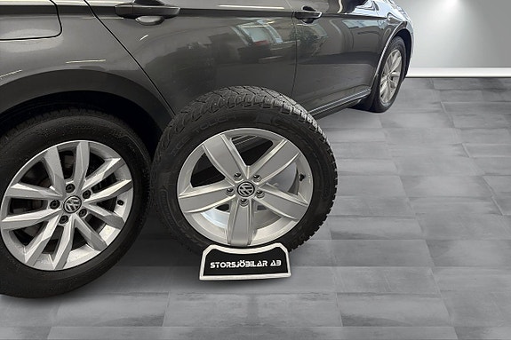 Volkswagen Passat 13 of 18