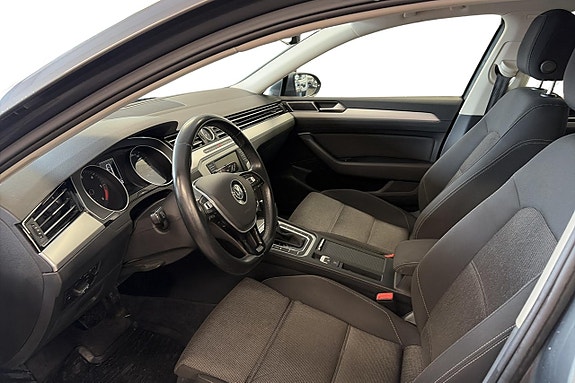 Volkswagen Passat 9 of 18