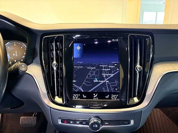 Volvo V60 Cross Country 13 of 28