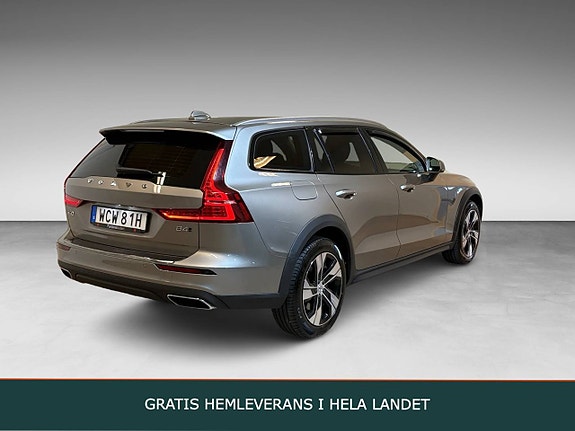 Volvo V60 Cross Country 2 of 28