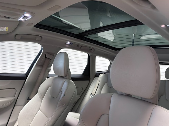 Volvo XC60 15 of 27