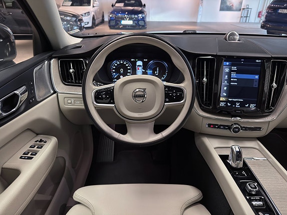 Volvo XC60 11 of 27