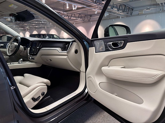 Volvo XC60 16 of 27