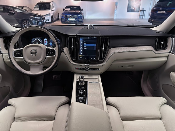 Volvo XC60 10 of 27