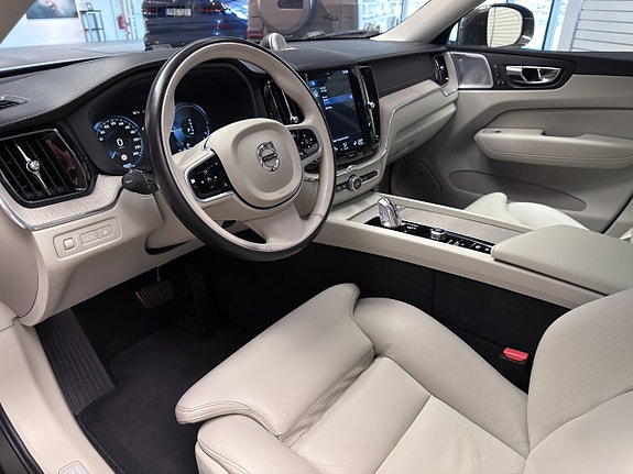 Volvo XC60 12 of 27