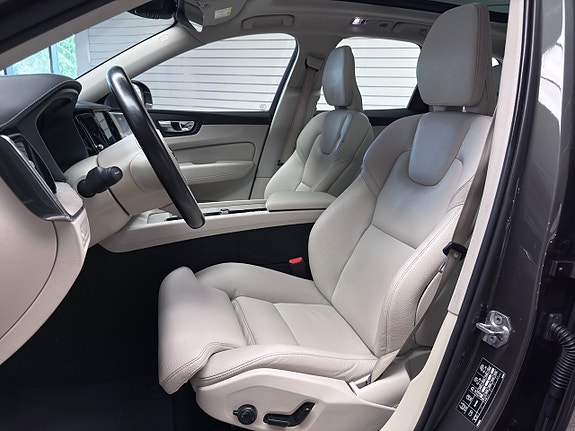 Volvo XC60 14 of 27
