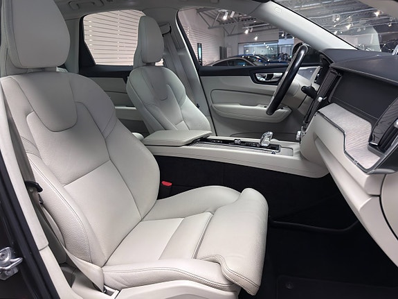 Volvo XC60 17 of 27