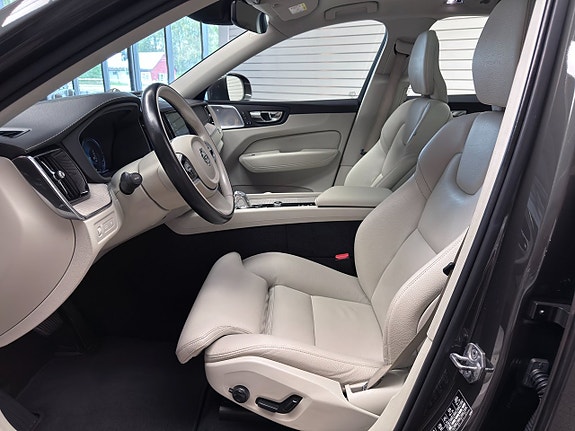 Volvo XC60 13 of 27