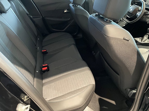 Peugeot 208 23 of 25