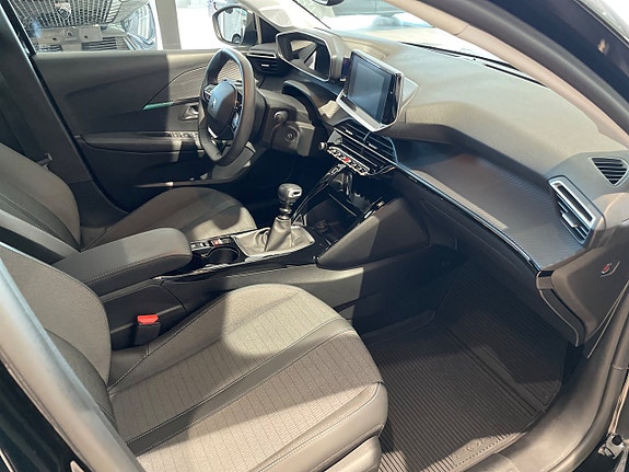 Peugeot 208 21 of 25