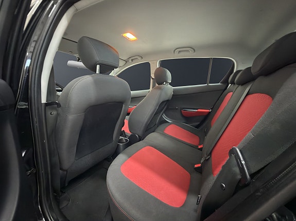 Hyundai i20 10 of 13