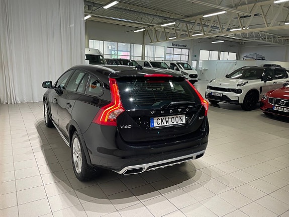 Volvo V60 Cross Country 5 of 11