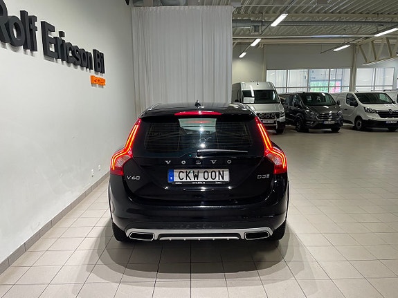 Volvo V60 Cross Country 4 of 11