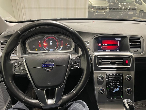 Volvo V60 Cross Country 8 of 11