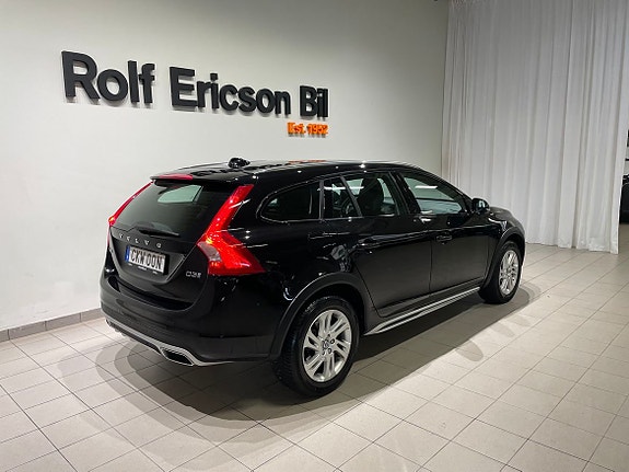 Volvo V60 Cross Country 3 of 11