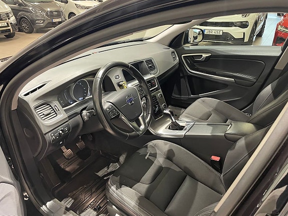 Volvo V60 Cross Country 9 of 11