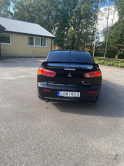Mitsubishi Lancer 2 of 8