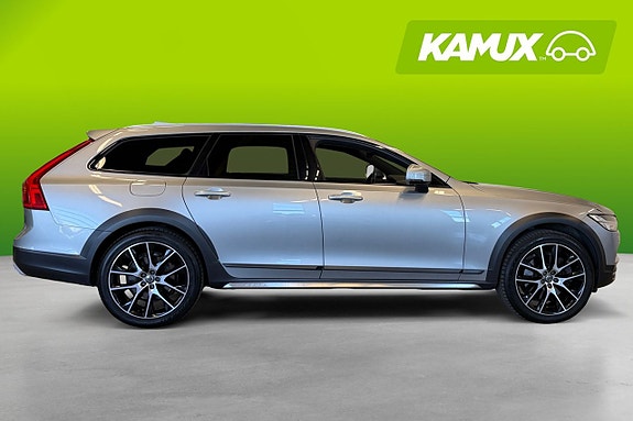 Volvo V90 Cross Country 2 of 22