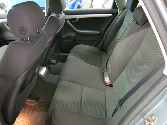 Audi A4 12 of 27