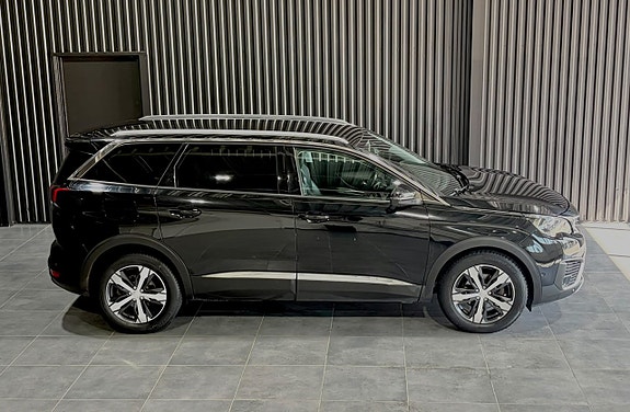 Peugeot 5008 3 of 16