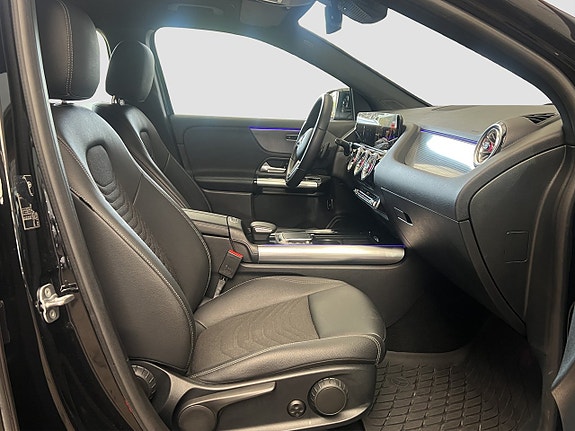Mercedes-Benz EQA250+ 12 of 22