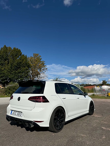 Volkswagen Golf VII 3 of 6