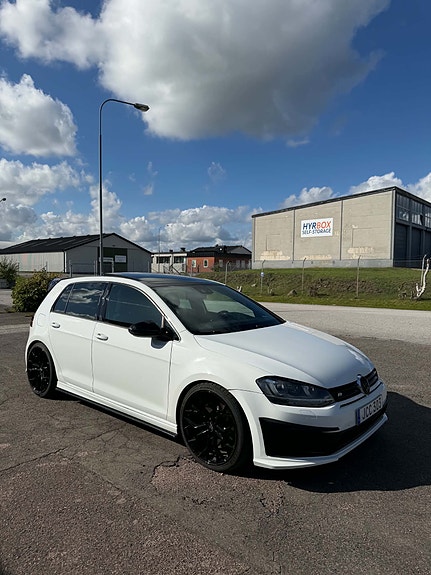 Volkswagen Golf VII 4 of 6