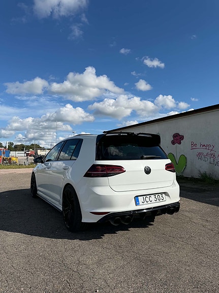 Volkswagen Golf VII 2 of 6