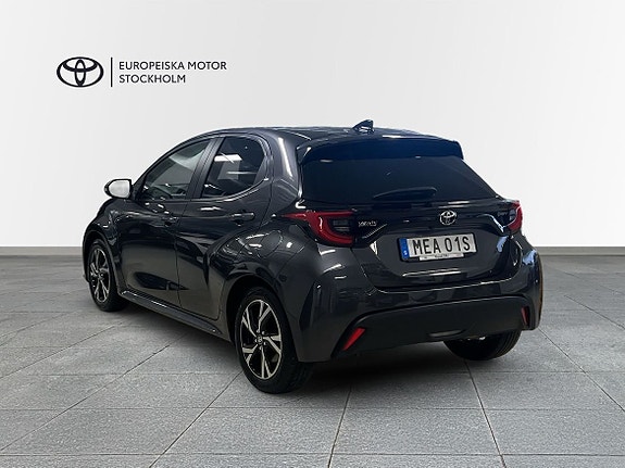 Toyota Yaris 2 of 19