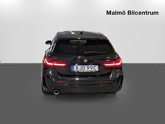 BMW 118i 2 of 18
