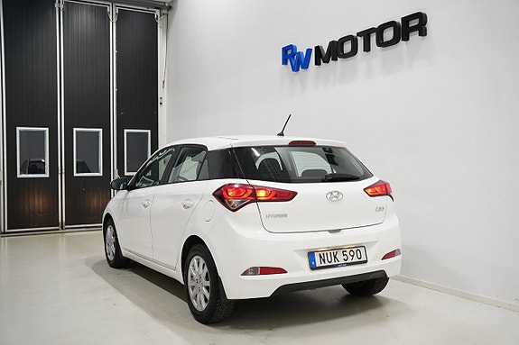 Hyundai i20 4 of 18