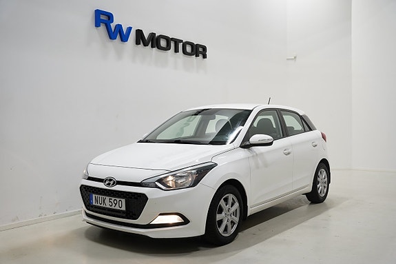 Hyundai i20 2 of 18