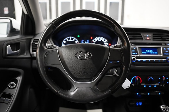Hyundai i20 10 of 18