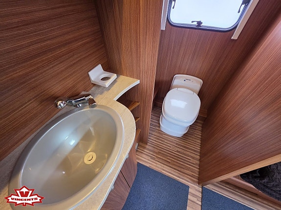 Adria ADORA 613 HT *Långbäddar *ALDE *El-golvvärme 13 of 18