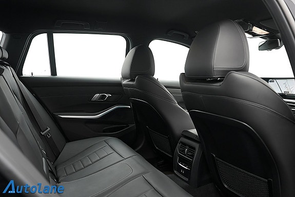 BMW 330e 28 of 30