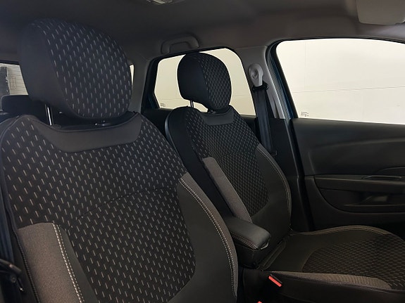 Renault Captur 5 of 17