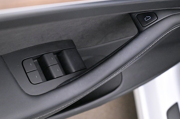 Tesla Model 3 10 of 27