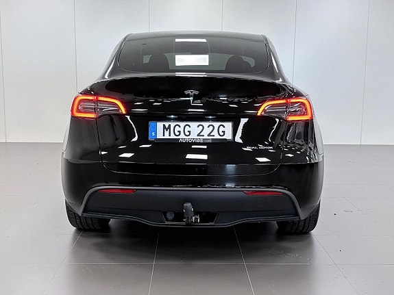 Tesla Model Y 8 of 16
