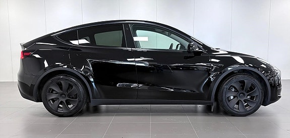 Tesla Model Y 5 of 16