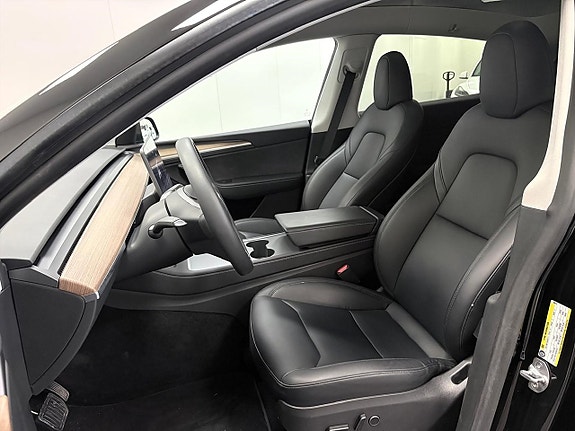 Tesla Model Y 11 of 16