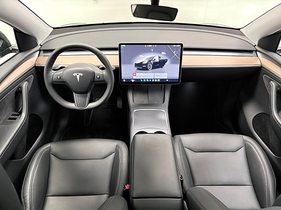 Tesla Model Y 13 of 16
